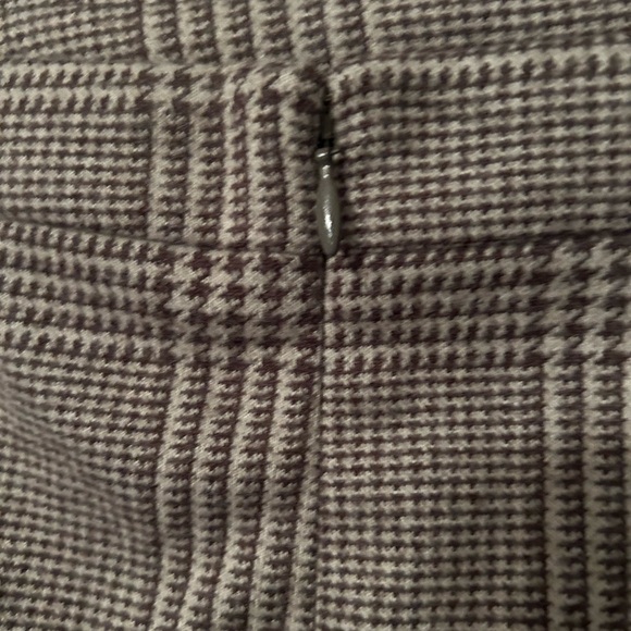 Notch front mini skirt - Picture 9 of 9